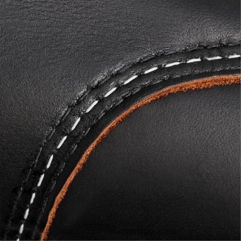 Heritage - Style 3322 Weekender Chukka Men's Chukka in Rough & Tough Leather Z0PL177 Black Red Wing